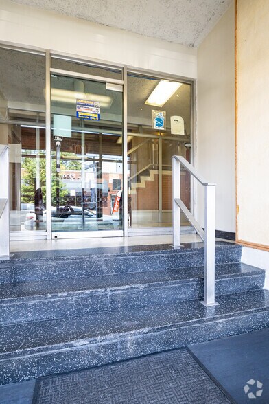 More Photos Of 3243 49th St, Astoria Freestanding For Lease