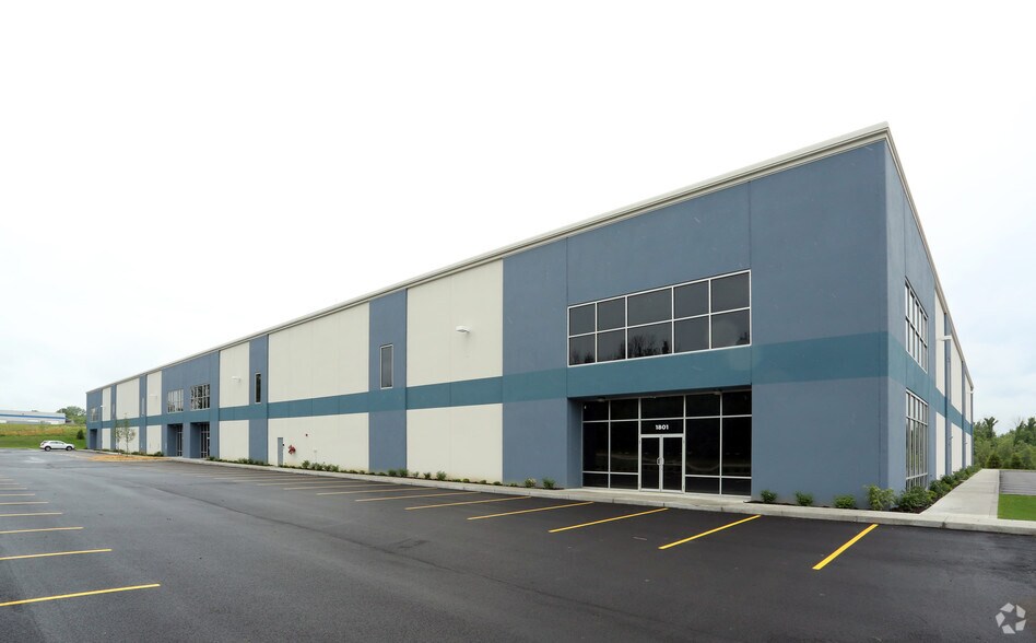 More Photos Of 1801-1831 Deffenbaugh Ct, Columbus Warehouse For Lease