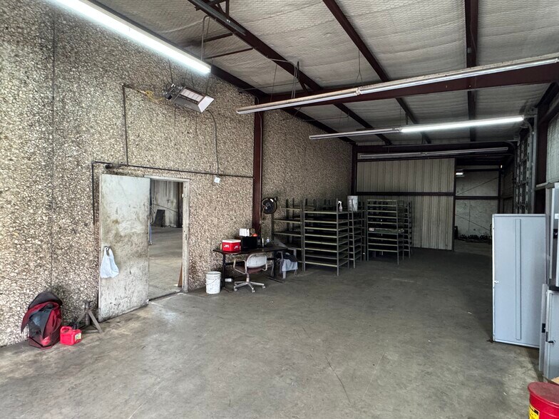 More Photos Of 5858 Bicentennial St, San Antonio Service For Lease