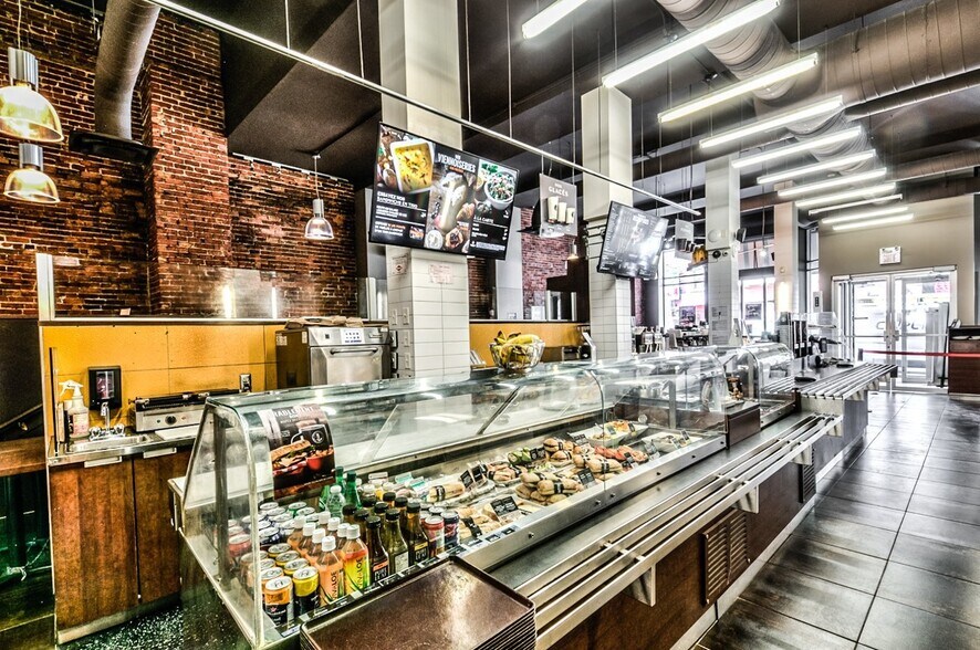 More Photos Of 272-278 Rue Sainte-Catherine E, Montréal Storefront Retail Office For Sale