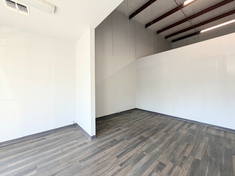 Primary Photo Of 16547 US Highway 19, Hudson Showroom For Lease