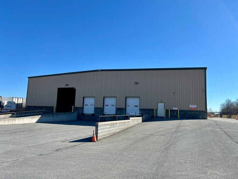 More Photos Of 70 J Caldwell Ln, New Castle Warehouse For Lease