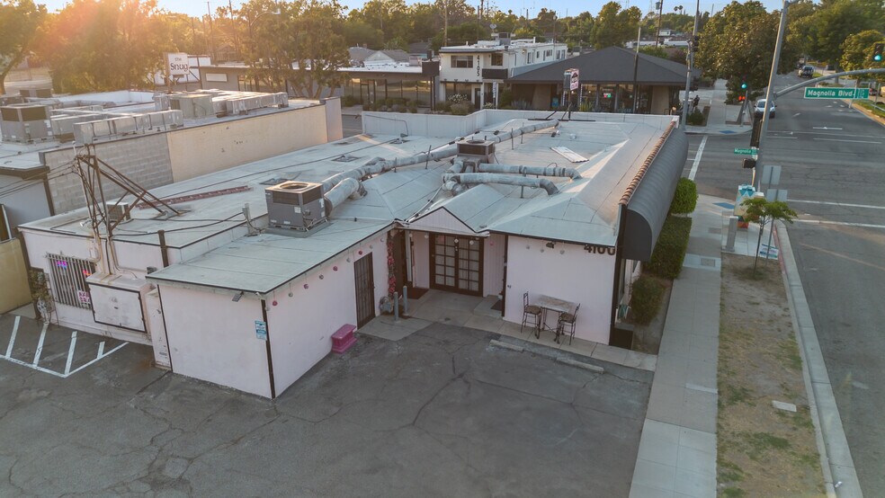 More Photos Of 4100-4102 W Magnolia Blvd, Burbank Storefront For Sale