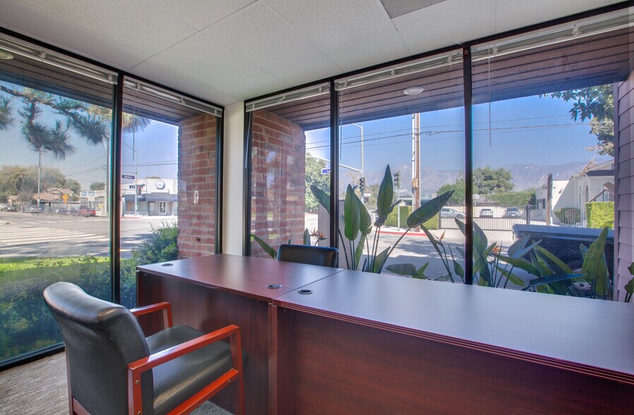 More Photos Of 440 Western Ave, Glendale Office For Lease