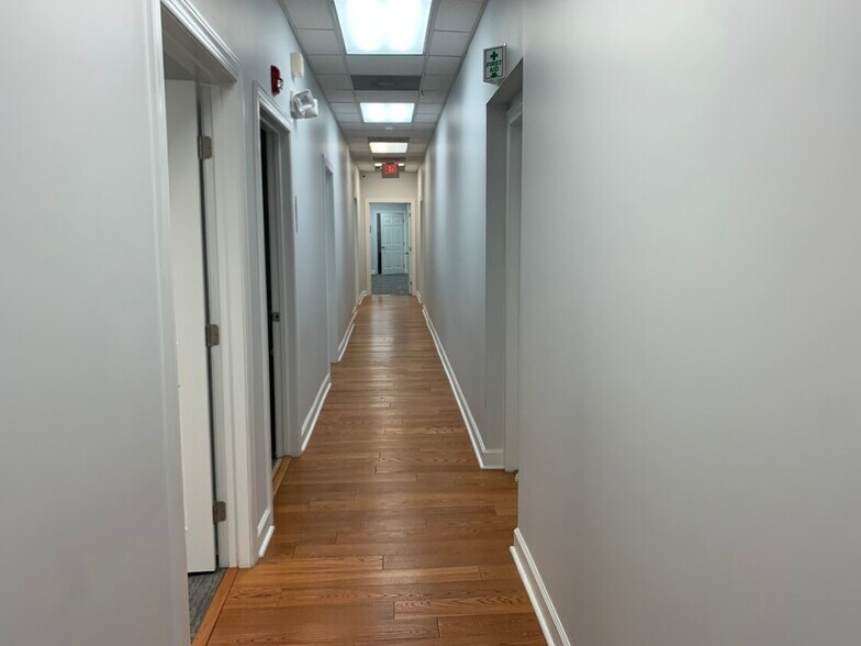 More Photos Of 85 E Catawba St, Belmont Office For Lease