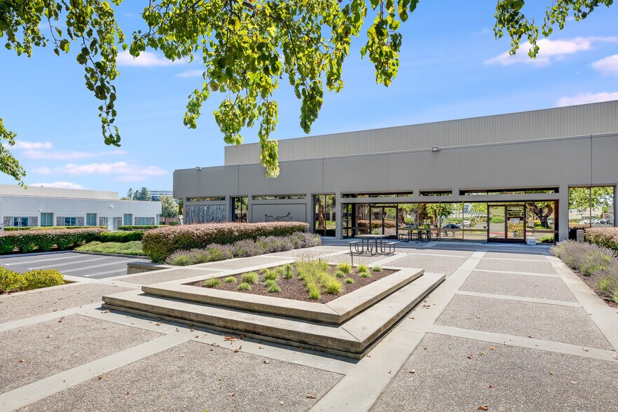 More Photos Of 390-392 Potrero Ave, Sunnyvale Research And Development For Lease
