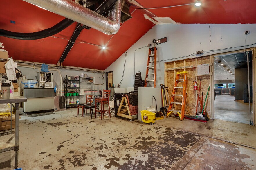 More Photos Of 631 S Broadway St, Menomonie Bar For Sale