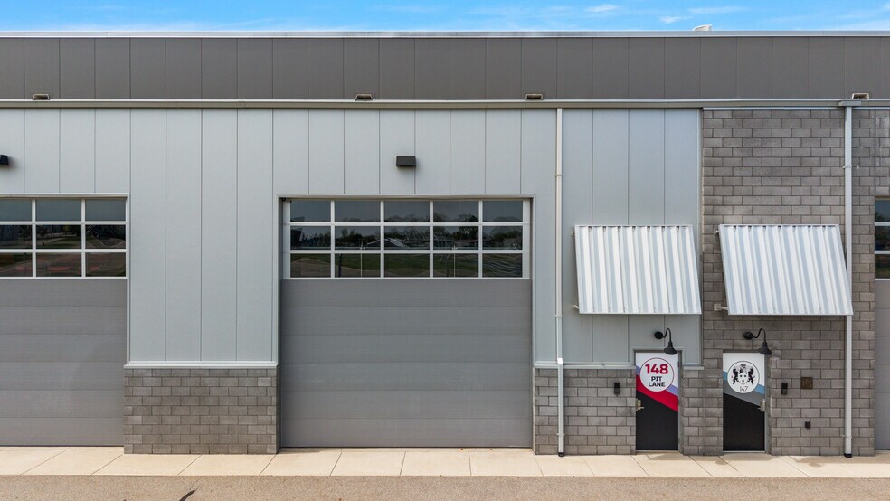 More Photos Of 148 Pit Ln, Pontiac Parking Garage For Sale