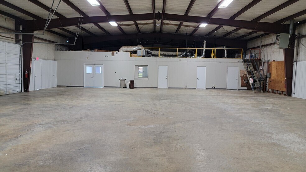 More Photos Of 2312 TX-135 Hwy, Kilgore Warehouse For Lease
