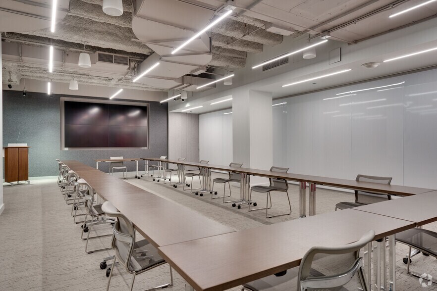 More Photos Of 222 Merchandise Mart Plz, Chicago Office For Lease