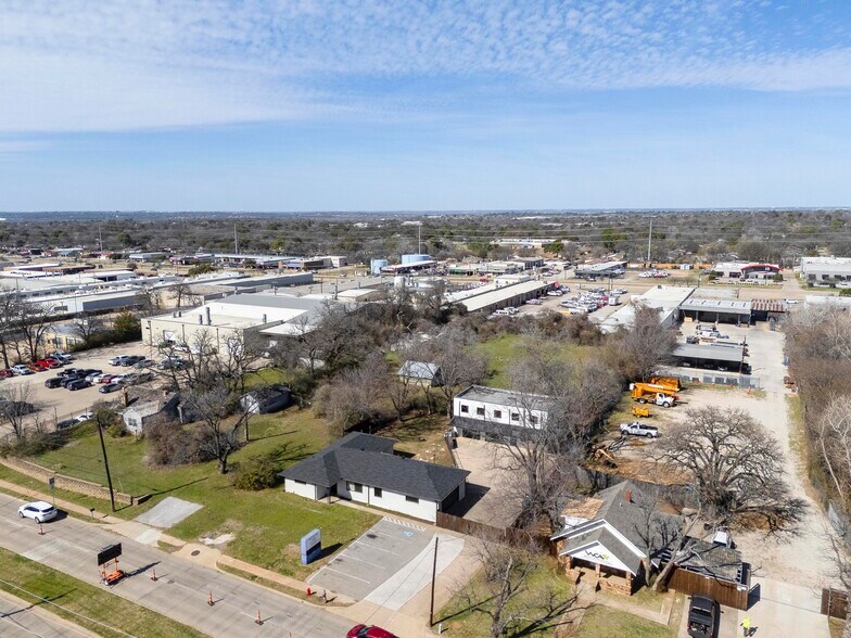 More Photos Of 1927 W Arkansas Ln, Pantego Light Manufacturing For Sale