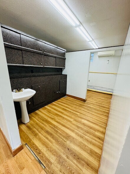 More Photos Of 135 Division St, North Tonawanda Office For Lease