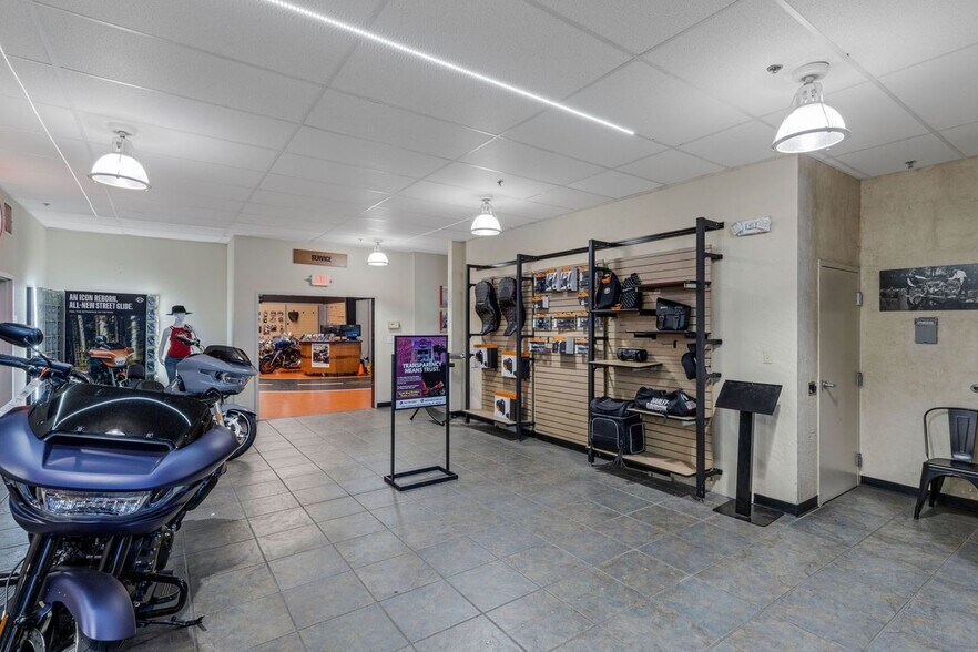 More Photos Of 330 Cattlemen Rd, Sarasota Auto Dealership For Sale