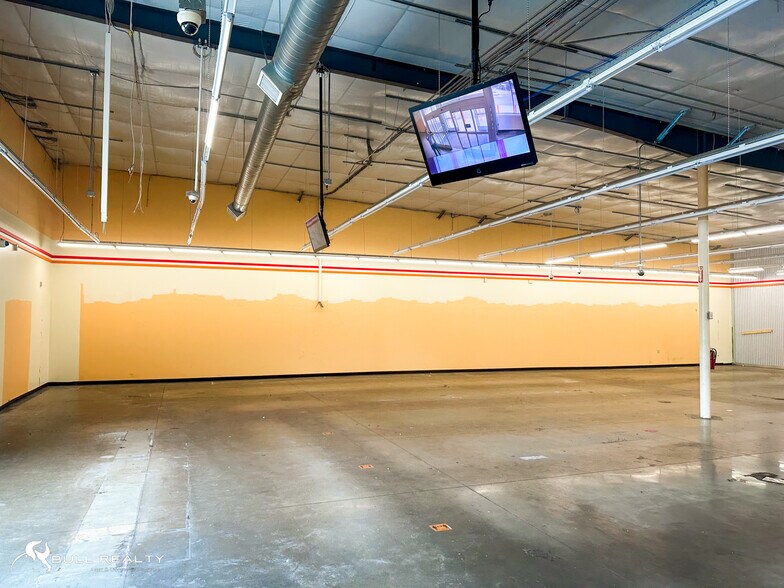 More Photos Of 4300 Vanderbilt Rd, Birmingham Freestanding For Sale