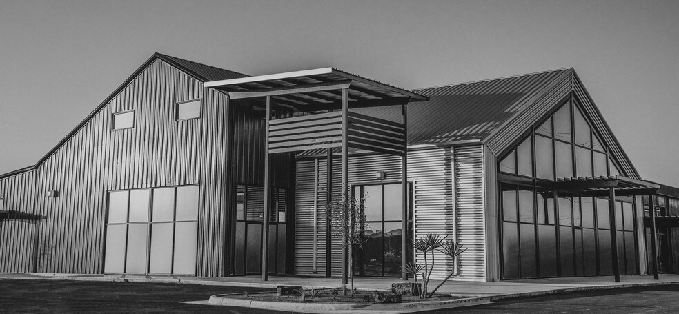 More Photos Of 4109 N Conway Ave, Palmhurst Storefront For Sale