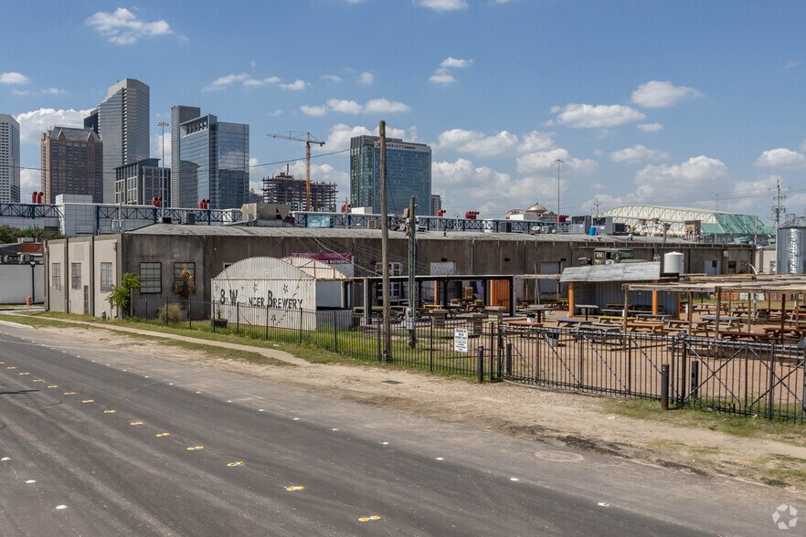 More Photos Of 2202 Dallas St, Houston Warehouse For Lease