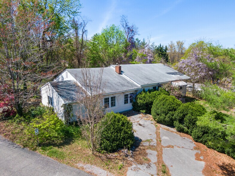 More Photos Of 275 Starlight Dr, Christiansburg Theater Concert Hall For Sale