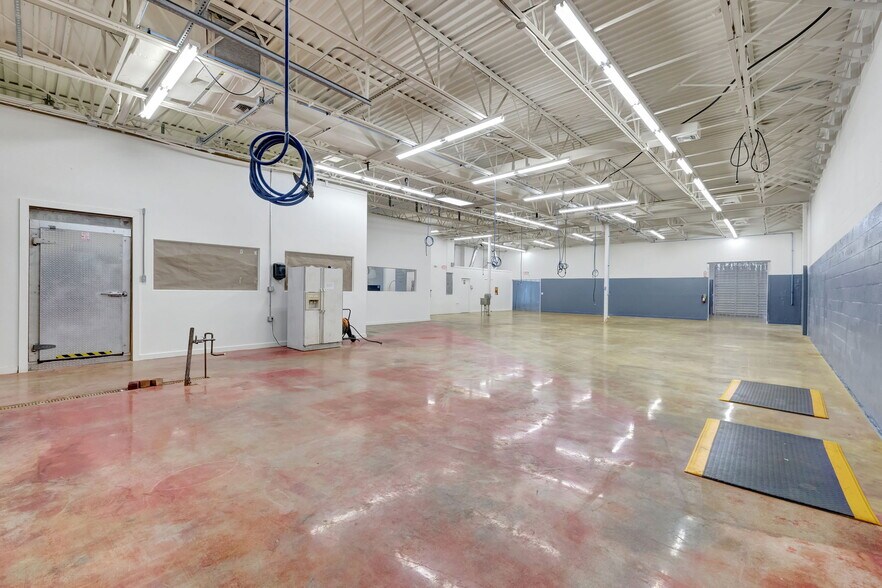 More Photos Of 2122 Blount Rd, Pompano Beach Warehouse For Lease