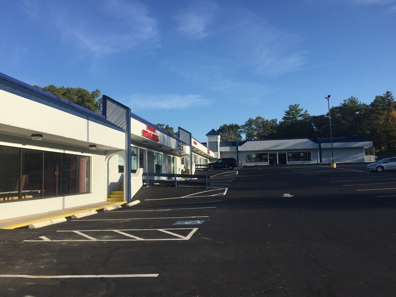 More Photos Of 416 Boston Post Rd E, Marlborough Storefront For Lease