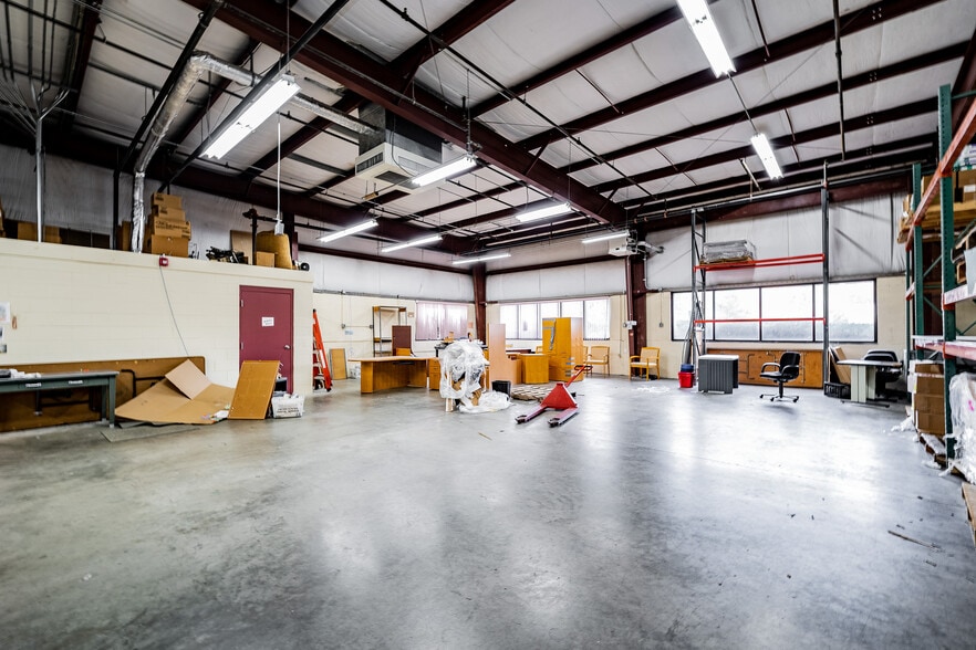 More Photos Of 1094 Suffield St, Agawam Light Manufacturing For Sale