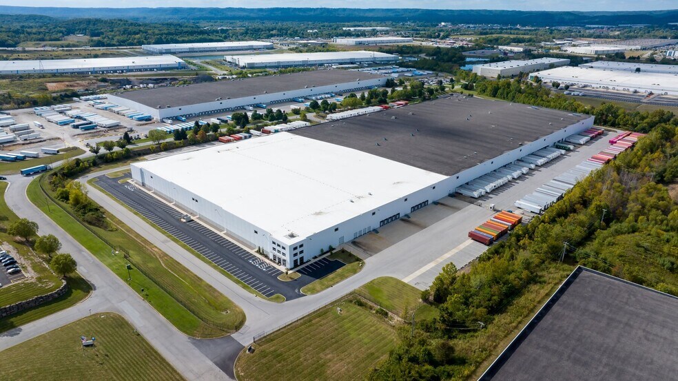 More Photos Of 700 Omega Pky, Shepherdsville Distribution For Lease