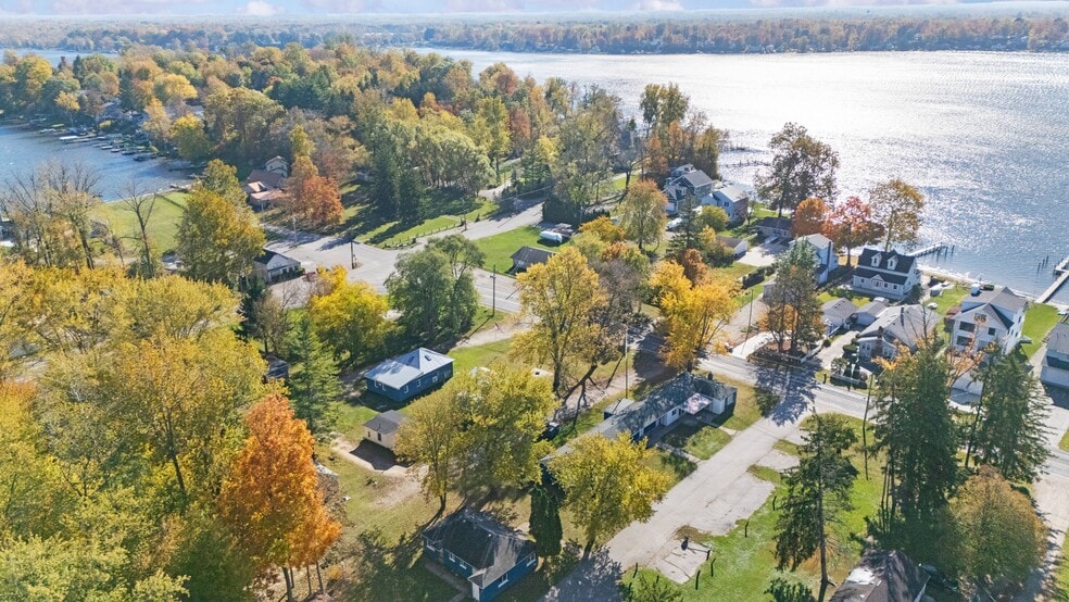More Photos Of 5590 Paw Paw Lake Rd, Coloma Apartments For Sale