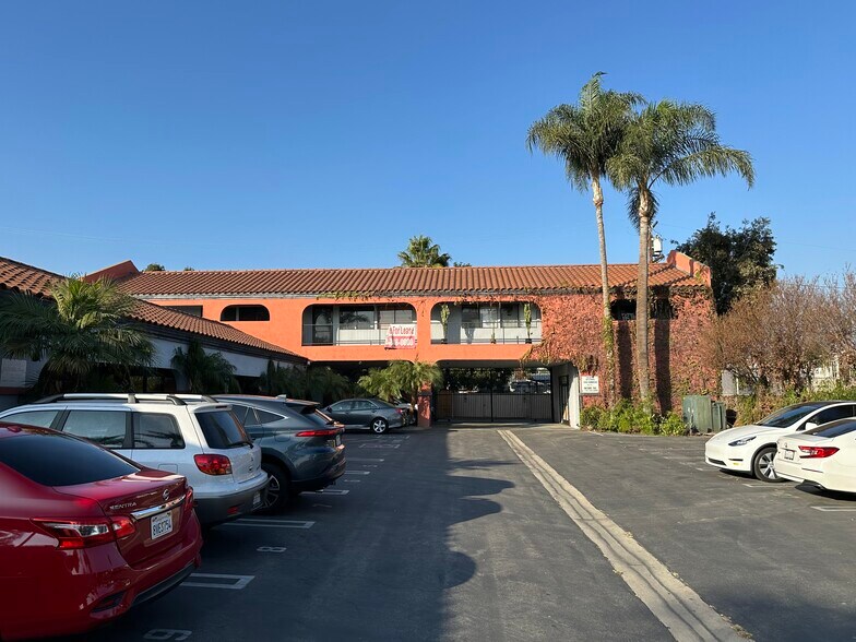More Photos Of 1617 E 1st St, Santa Ana Office For Lease