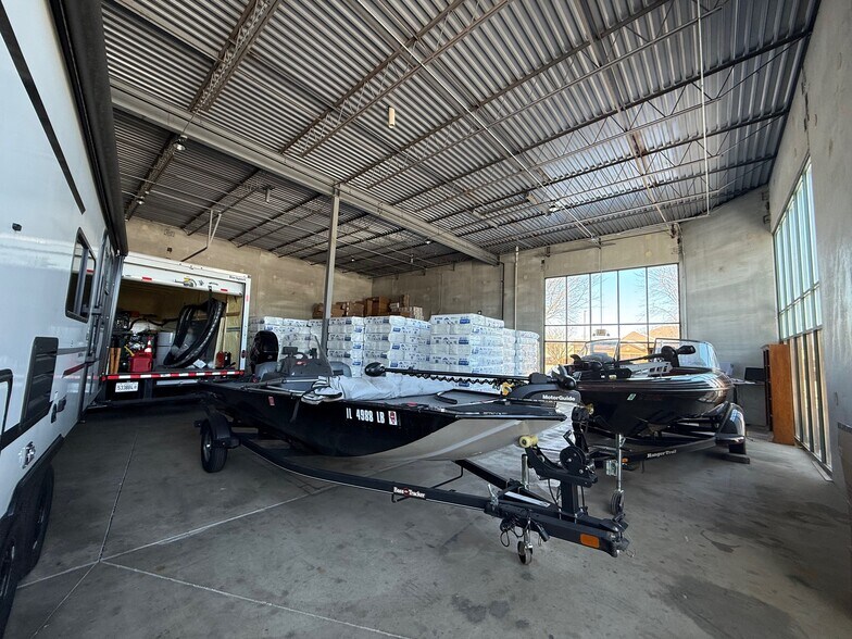 More Photos Of 1120 Mitchell Ct, Crystal Lake Showroom For Sale