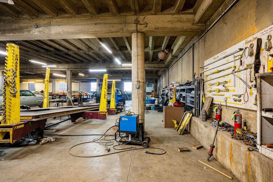 More Photos Of 1204 Powhattan St, Dallas Industrial For Sale