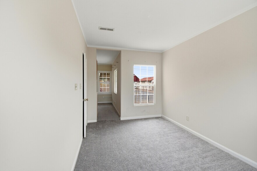 More Photos Of 2809-2815 Macdonald Ave, Richmond Office For Sale
