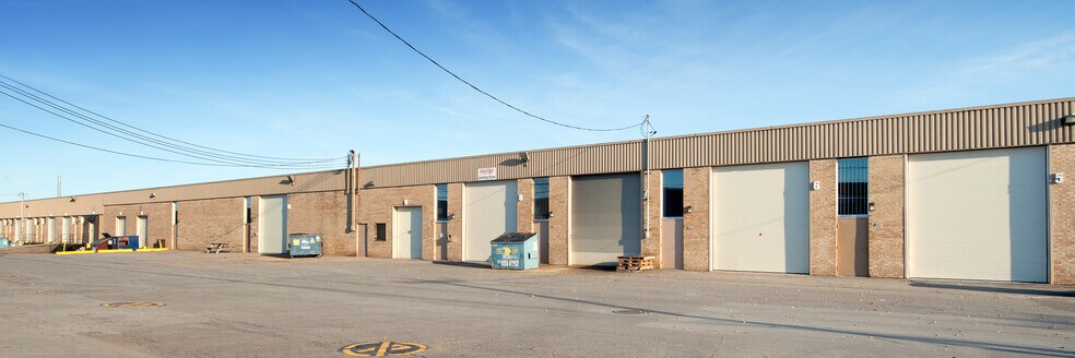 More Photos Of 1025-1087 Autoroute 440, Laval Distribution For Lease