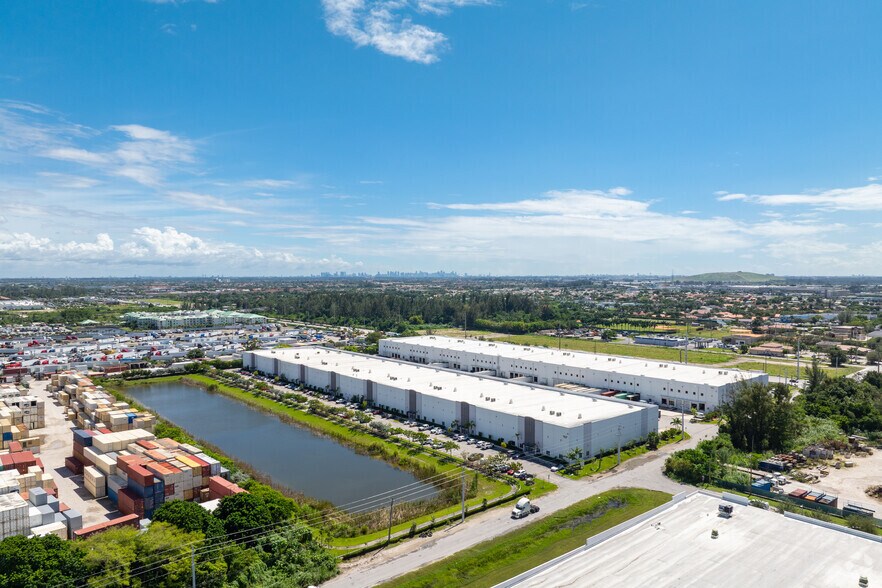 More Photos Of 8565 W 44th Ave, Hialeah Warehouse For Lease