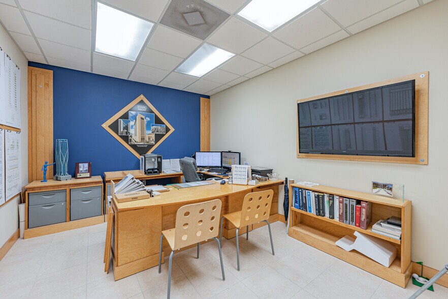 More Photos Of 4451 8th Ave S, Saint Petersburg Manufacturing For Lease