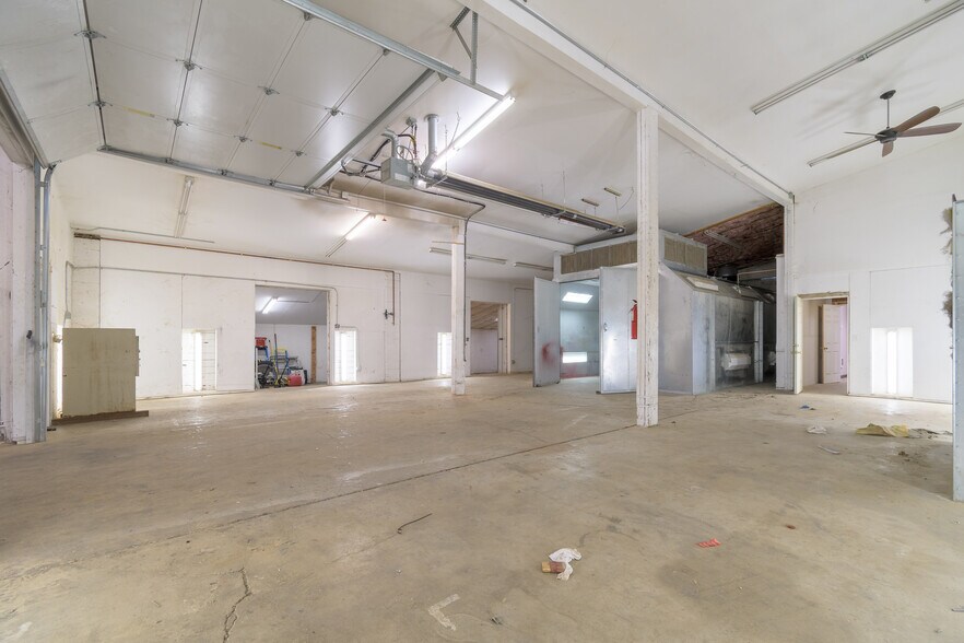 More Photos Of 2150 Cross St, Eugene Service For Lease
