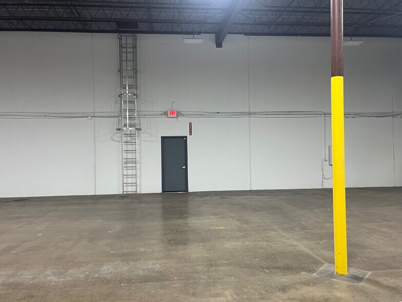 More Photos Of 4220-4232 Charter Ave, Oklahoma City Warehouse For Lease