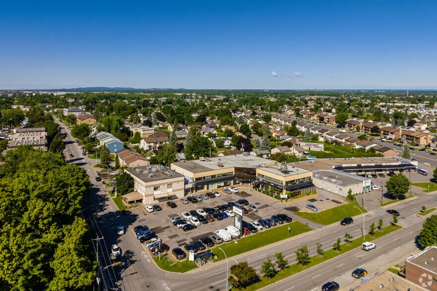 More Photos Of 2000-2016 Boul René-Laennec, Laval Storefront Retail Office For Lease