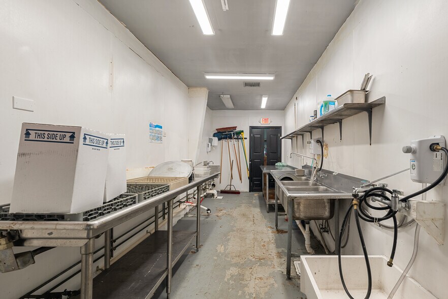 More Photos Of 5006 Morris St, Moss Point Restaurant For Sale