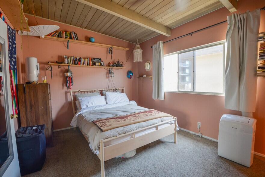 More Photos Of 3326 S Canfield Ave, Los Angeles Apartments For Sale