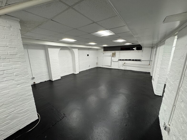 More Photos Of 1013 N Charles St, Baltimore General Retail For Sale