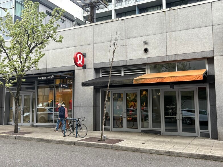 More Photos Of 123 NW 12th Ave, Portland Apartments For Lease