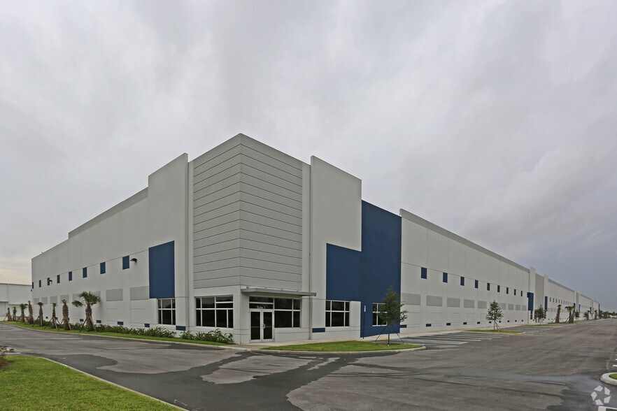 More Photos Of 15002 NW 107th Ave, Hialeah Gardens Distribution For Lease