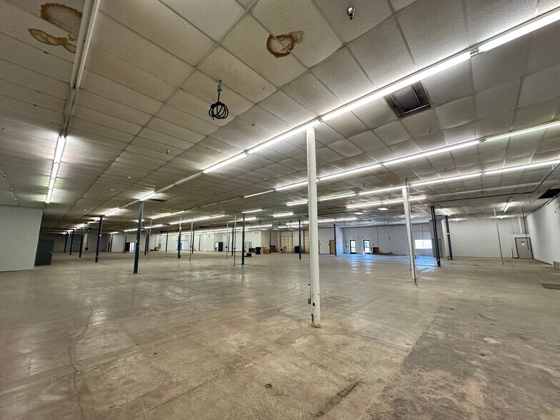 More Photos Of 1001 NE Loop 820, Fort Worth Distribution For Lease