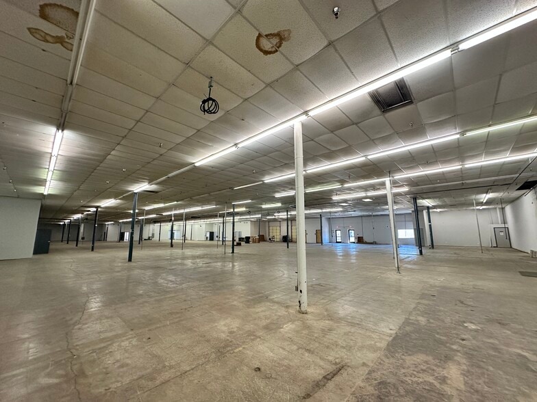 More Photos Of 1001 NE Loop 820, Fort Worth Distribution For Lease