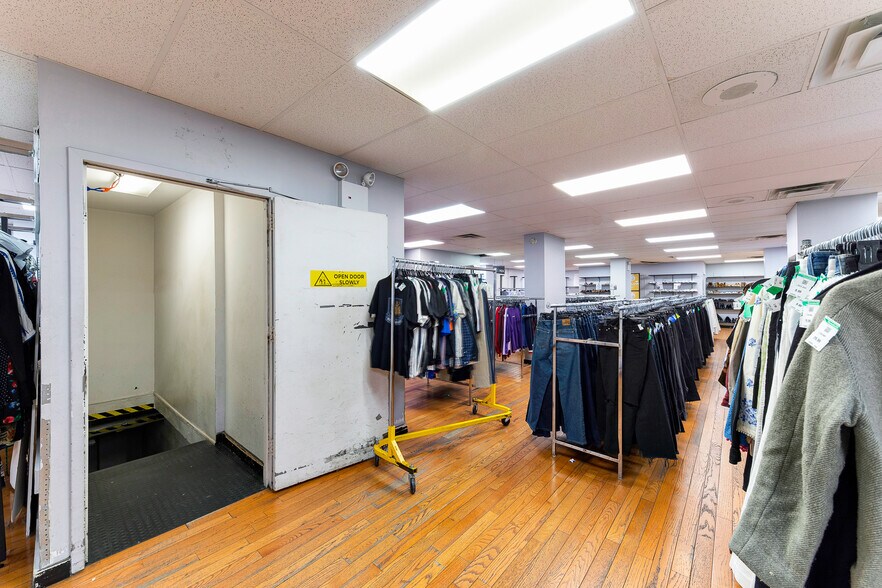 More Photos Of 7 W 14th St, New York Apartments For Lease