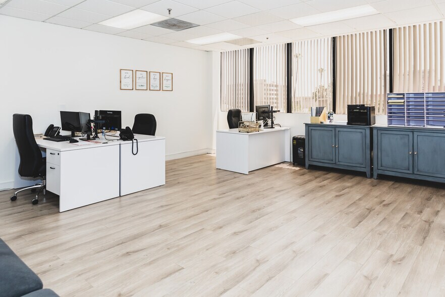 More Photos Of 111 N Jackson St, Glendale Office For Sale