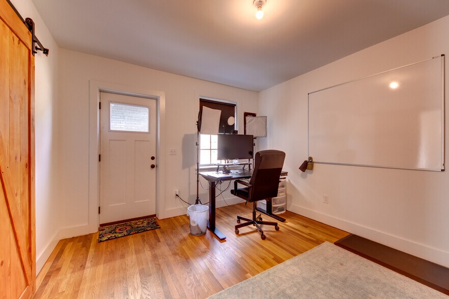 More Photos Of 209 E 4th St, Covington Office For Lease