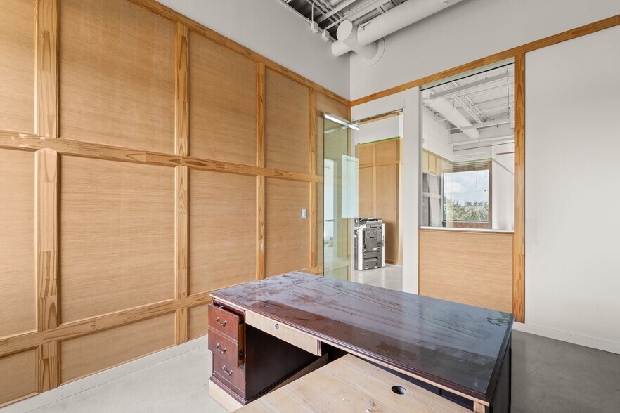 More Photos Of 6514 Highway 90A, Sugar Land Medical For Sale