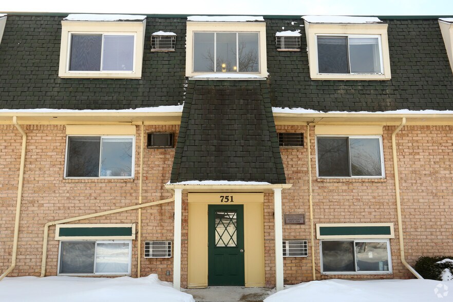 More Photos Of 757 W Shepherd St, Charlotte Apartments For Sale