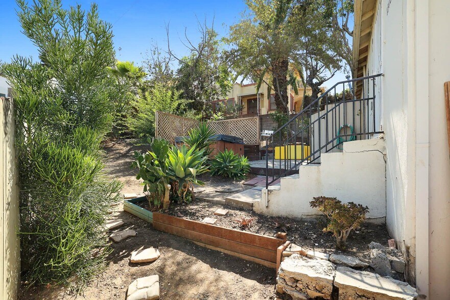 More Photos Of 1303 Lilac Terrace, Los Angeles Apartments For Sale