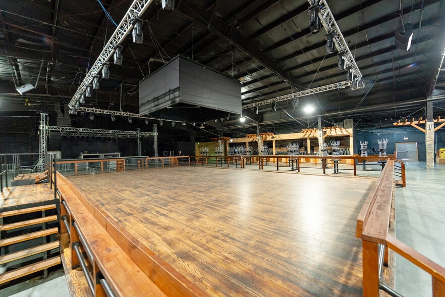 Primary Photo Of 10001 E Kellogg, Wichita Freestanding For Sale